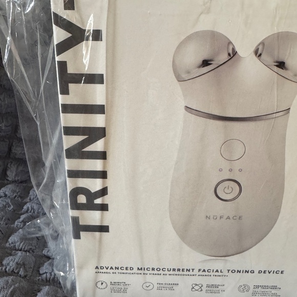 NuFACE Trinity Plus + Smart Advanced Microcurrent Facial Toning Starter Kit BNIB - Picture 12 of 16